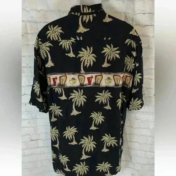 Croft & Barrow Hawaiian Camp Shirt Men's Size LT large Palms Tropical Drinks - Picture 7 of 14